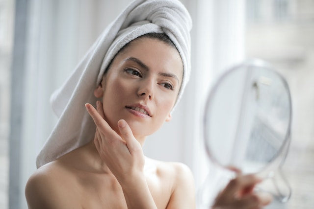 Skin Care Tips to Maintain a Youthful Glow